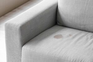 pulizia di divani in tessuto non sfoderabile