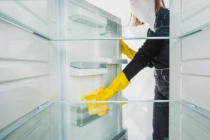 pulire frigo e freezer
