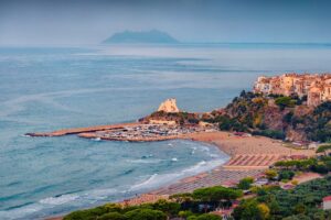 Sperlonga arte, storia e spiagge