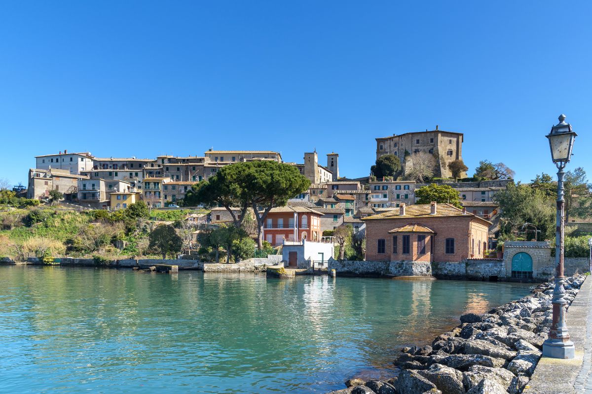 Capodimonte il borgo del Lazio