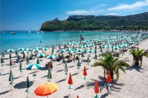 Spiaggia del Poetto, una delle bellezze da vedere a Cagliari