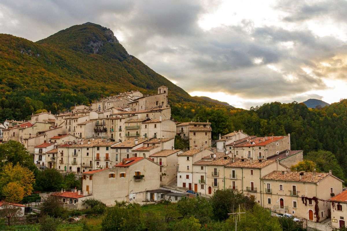 Civitella Alfedena piccolo borgo abruzzese